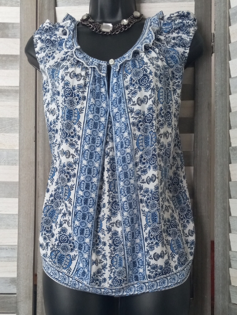 Max Studio Blue and White Floral Ruffled Neck Camisole Size: S Summer Boho Top